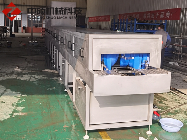 河南牧原集團第五臺14米全風(fēng)干周轉(zhuǎn)箱清洗機試機實拍